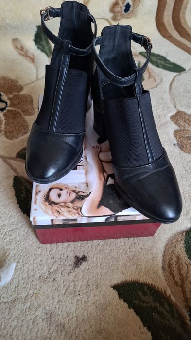 Tufli sotiladi 36 razmer