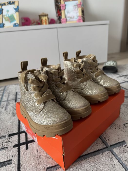 Ghete gemene h&m , stare foarte buna , marimea 22 , amblele la pretul