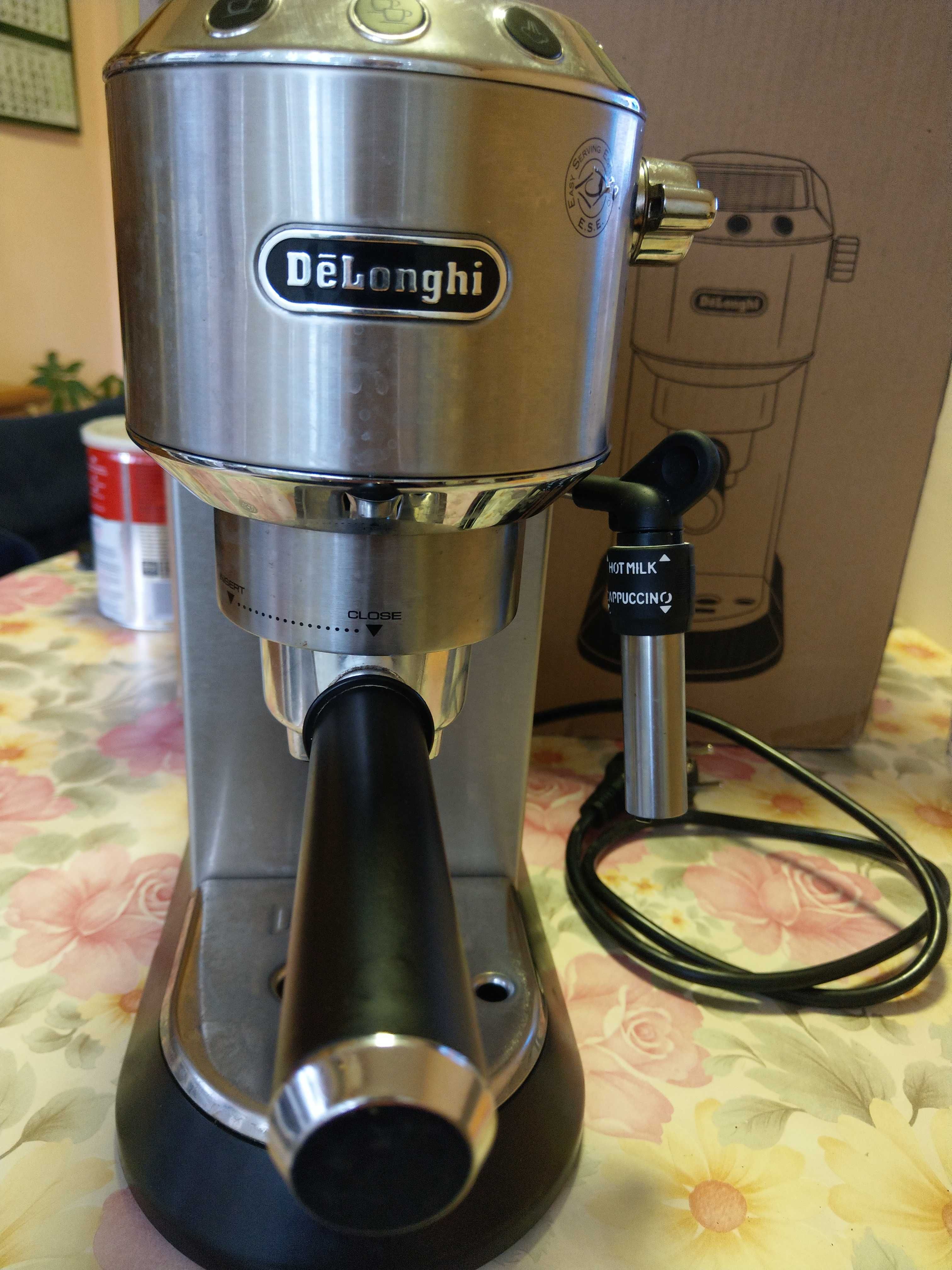 Експресо кафемашина De'Longhi Dedica Style EC 685