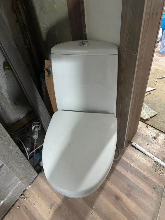 Продам унитаз не дорого .