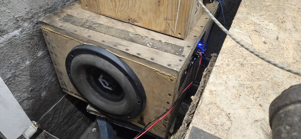 Продам сабвуфер Урал