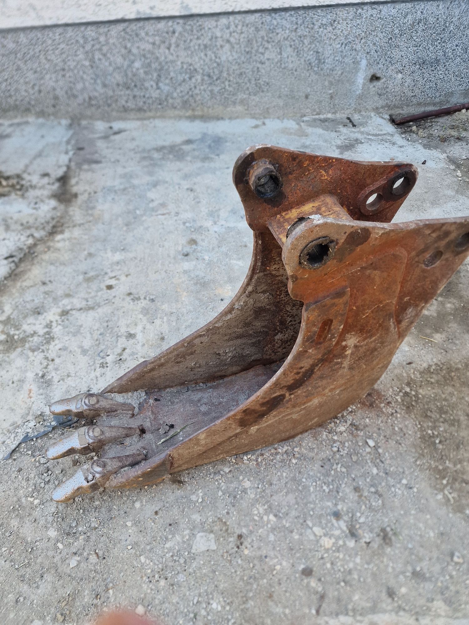 Кофа за багер 30см caterpillar