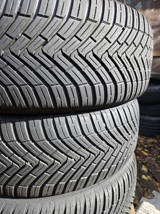 4бр. 235 60 17 Continental всесезонни.