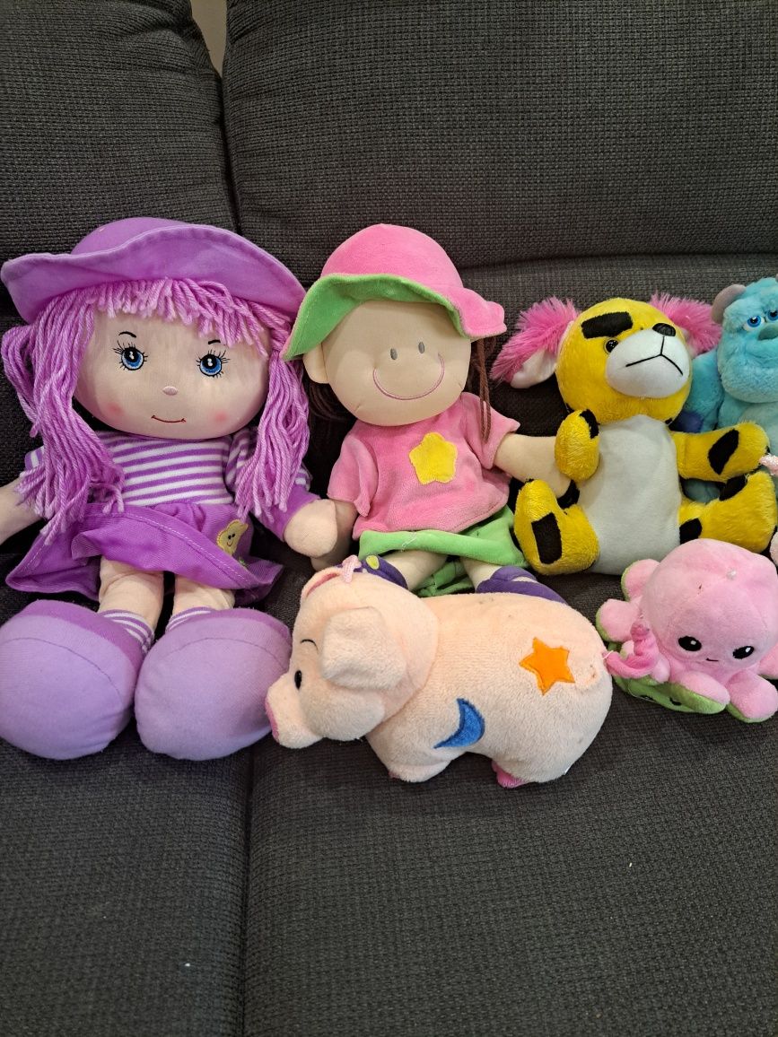 Плюшени играчки и кукли