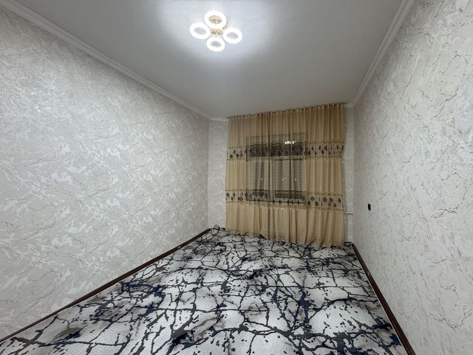 3хоналик 4каватда 6метрли балкон, 5микрорайон, бурчакда