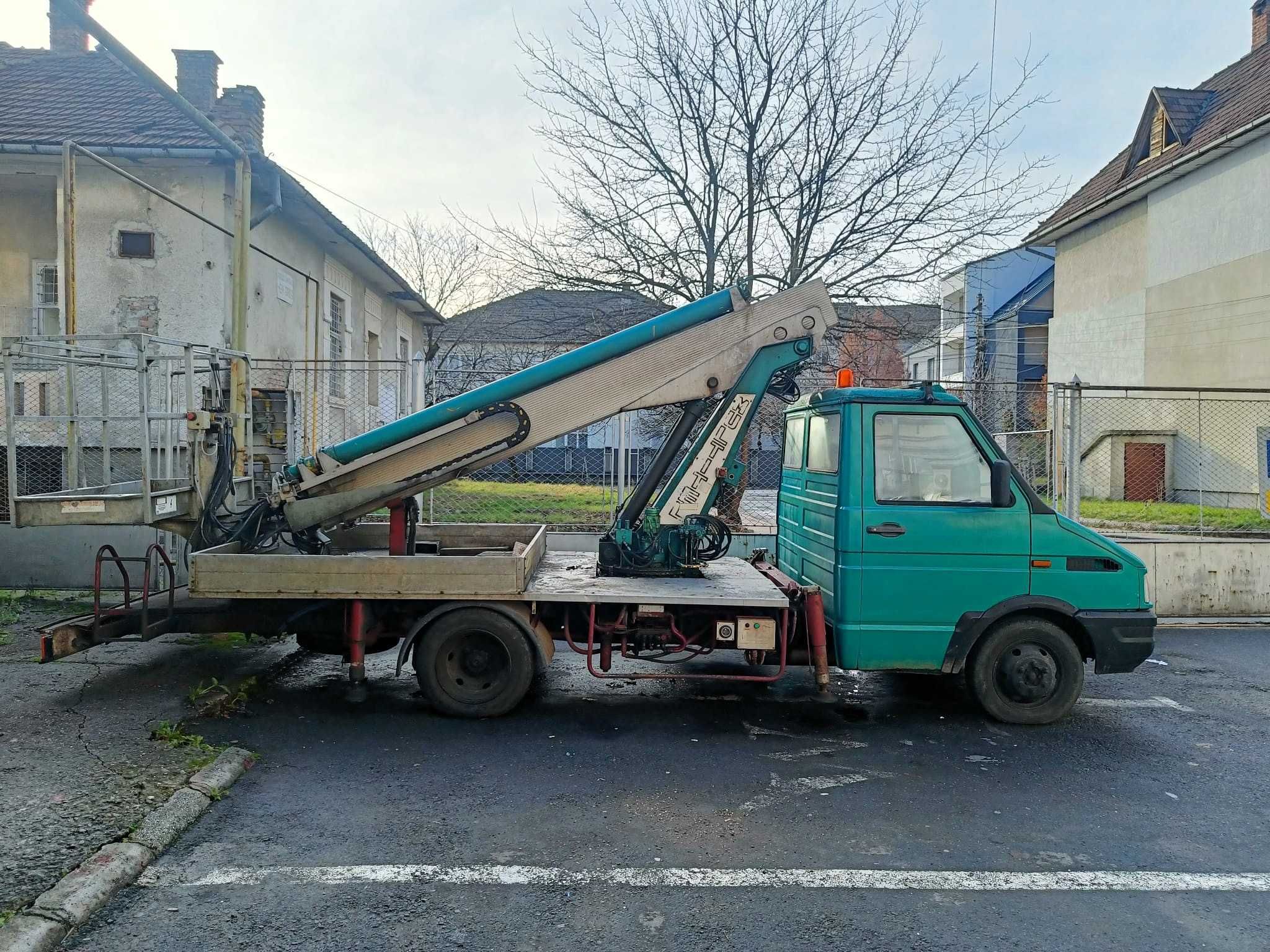 Iveco Daily 35.8 cu nacelă Multitel, PRB 16m, se conduce cu cat.B