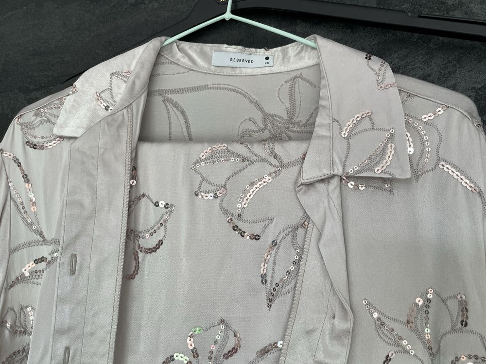 Costum superb satin 2 piese paiete bej perlat