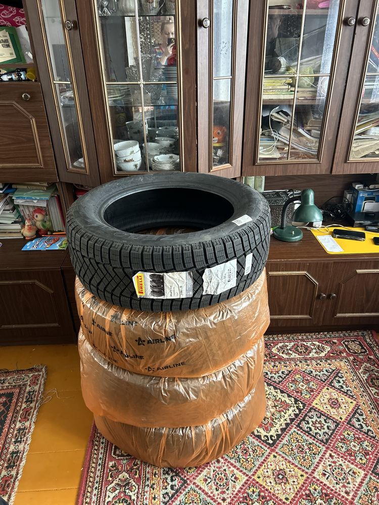 Комплект новых зимних шин Pirelli 235/55 R18