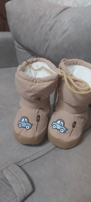 Продам  новые ботинки от 6 мес до 1 года