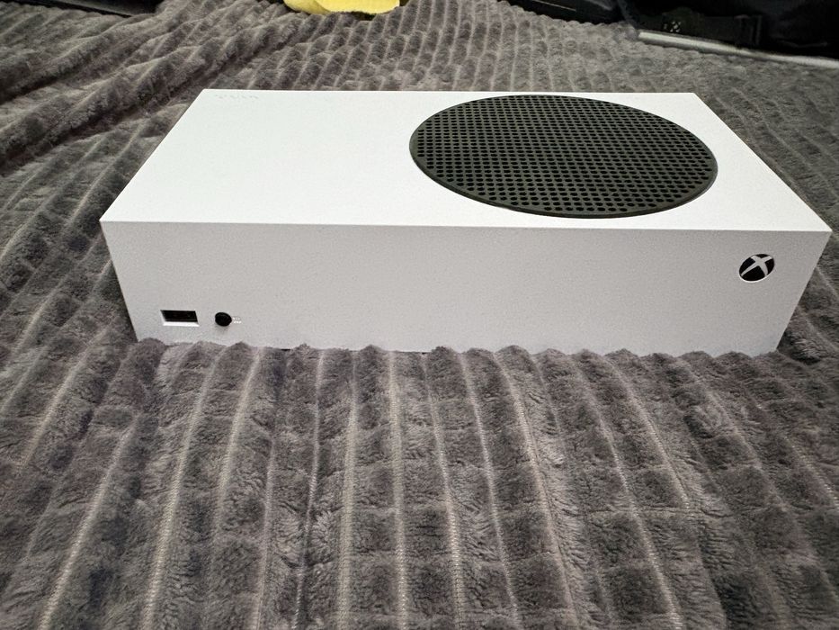 Xbox Series S 512 GB с 2 контролера  **1 ГОДИНА ГАРАНЦИЯ**
