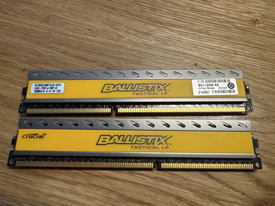 Crucial Ballistix 8GB DDR3 1600 DIMM BLT8G3D1608ET3LX0.16FED 1.35v