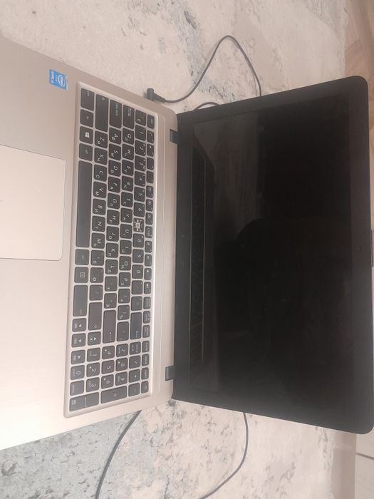 Ноутбук сломаный asus