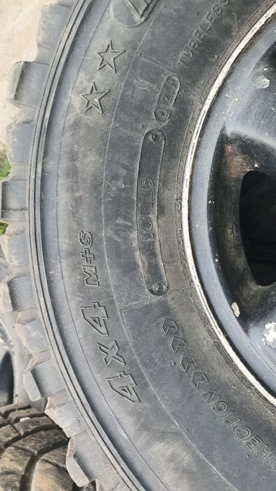 Vând jante Jeep 15" cu cauciucuri de noroi