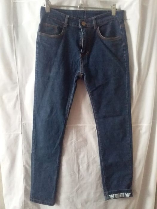 Продаю мужские джинсы