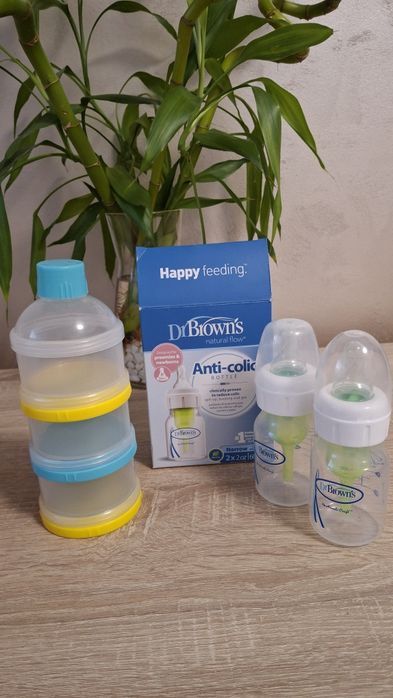 Vând set biberoane Dr. Brown’s Anti-colic, noi, nefolosite.