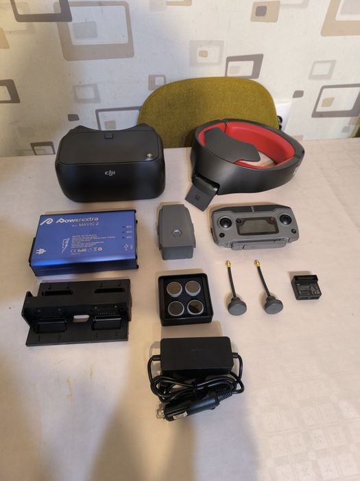 DJI Mavic 2 Zoom Fly More + DJI Googles multe accesori