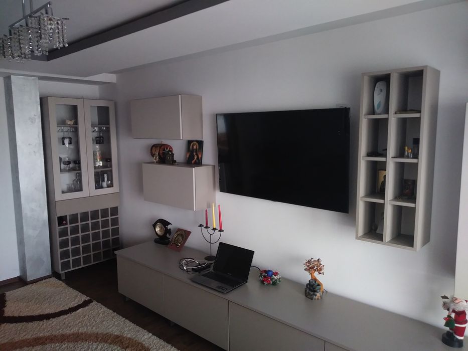Vând apartament cu 3 camere