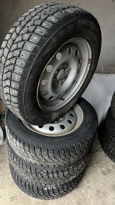 Продам зимние резины с дисками р 14 и р 13