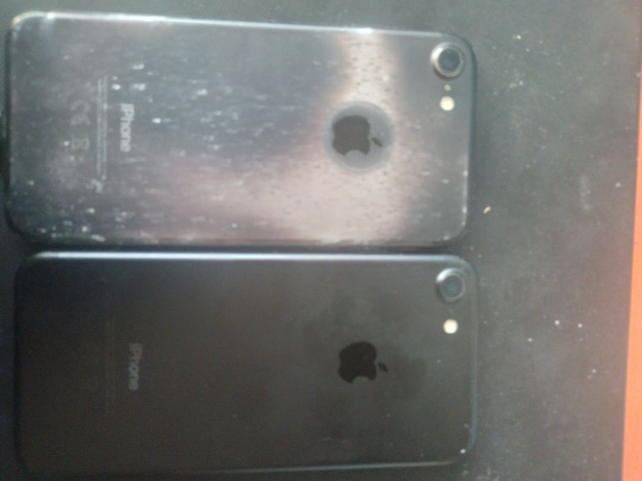 vând 2 telefoane iPhone 7 display spart