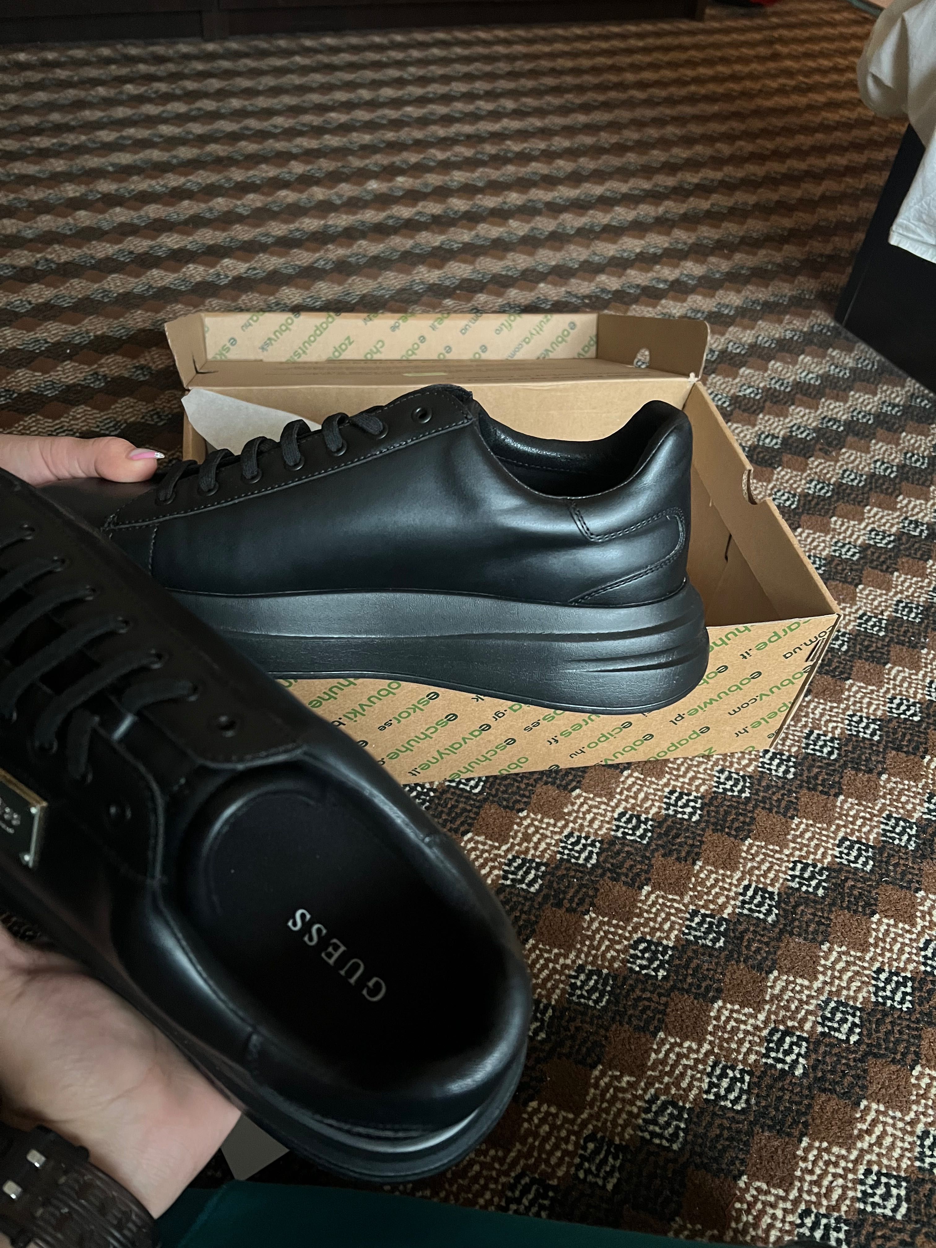 Кожени обувки Guess