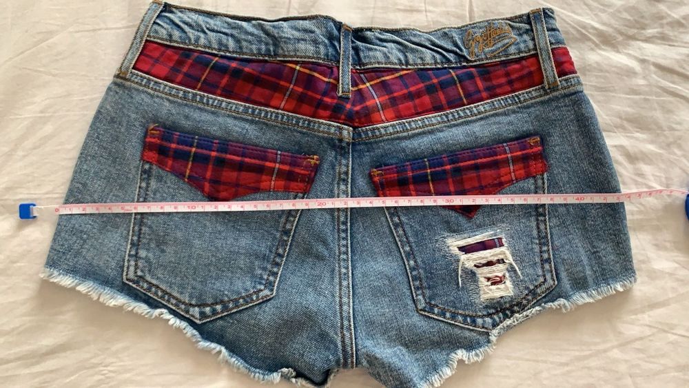 Pantaloni scurti GIGI HADID  Tommy Hilfiger marimea 25 sexy