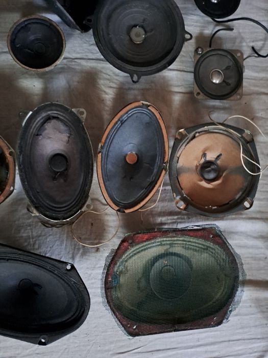 13 difuzoare diferite marimi