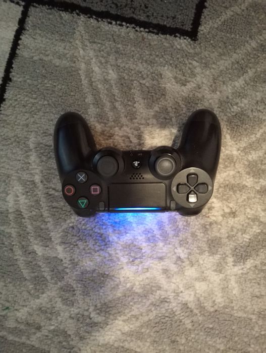 Playstation4 plus 2 manete