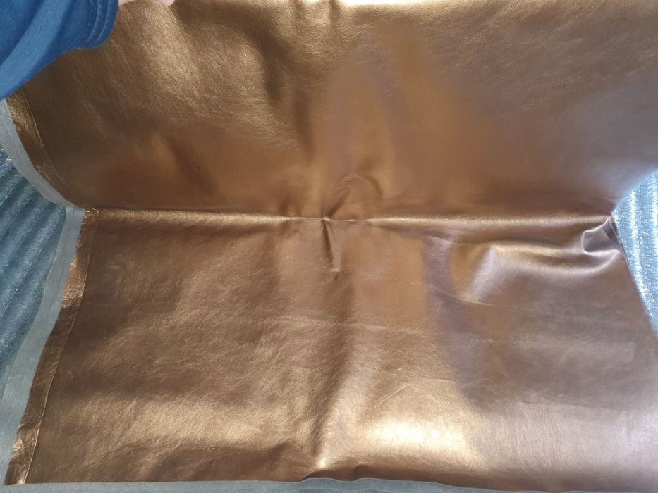 Material de prelucrat maro auriu 5 metri lungime si 1.2 m latime