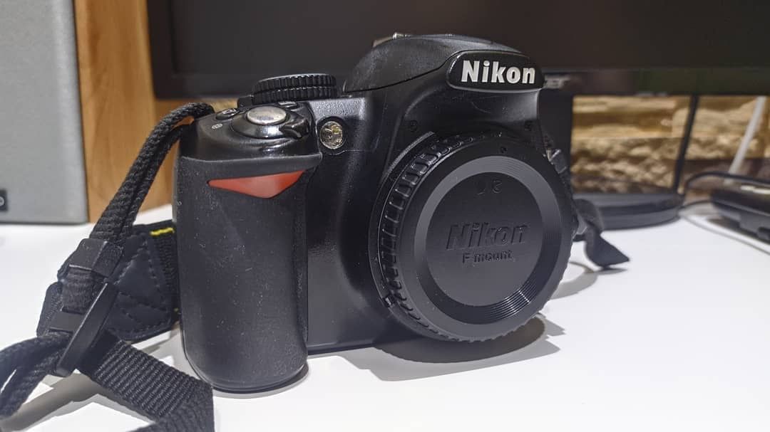 Nikon d3100, зеркальный фотоаппарат начального уровня.