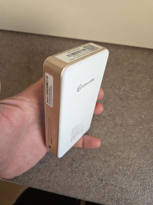 Modem/Router WiFi 4G portabil,DualSim,Touchscreen,PowerBank.Deosebit.