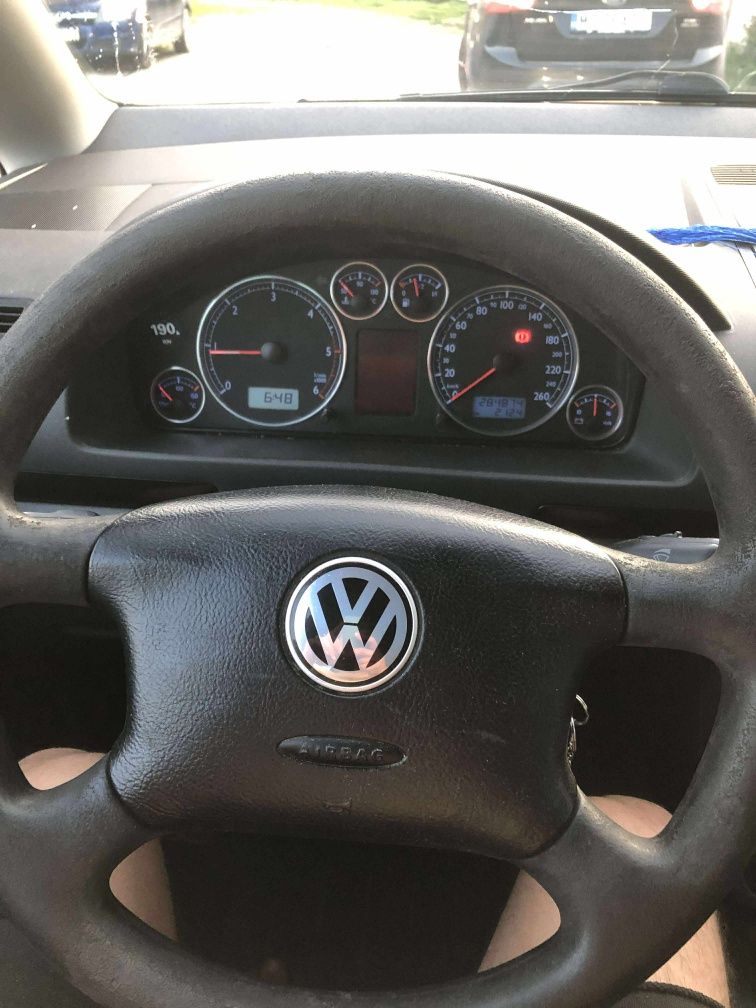 Vând vw sharan 1.9 131 cai an 2003 luna 6