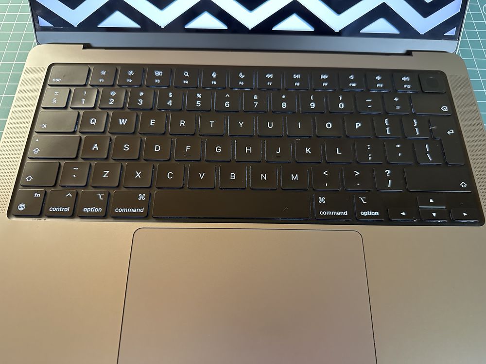 Macbook Pro 14 M1 Pro в перфектно състояние
