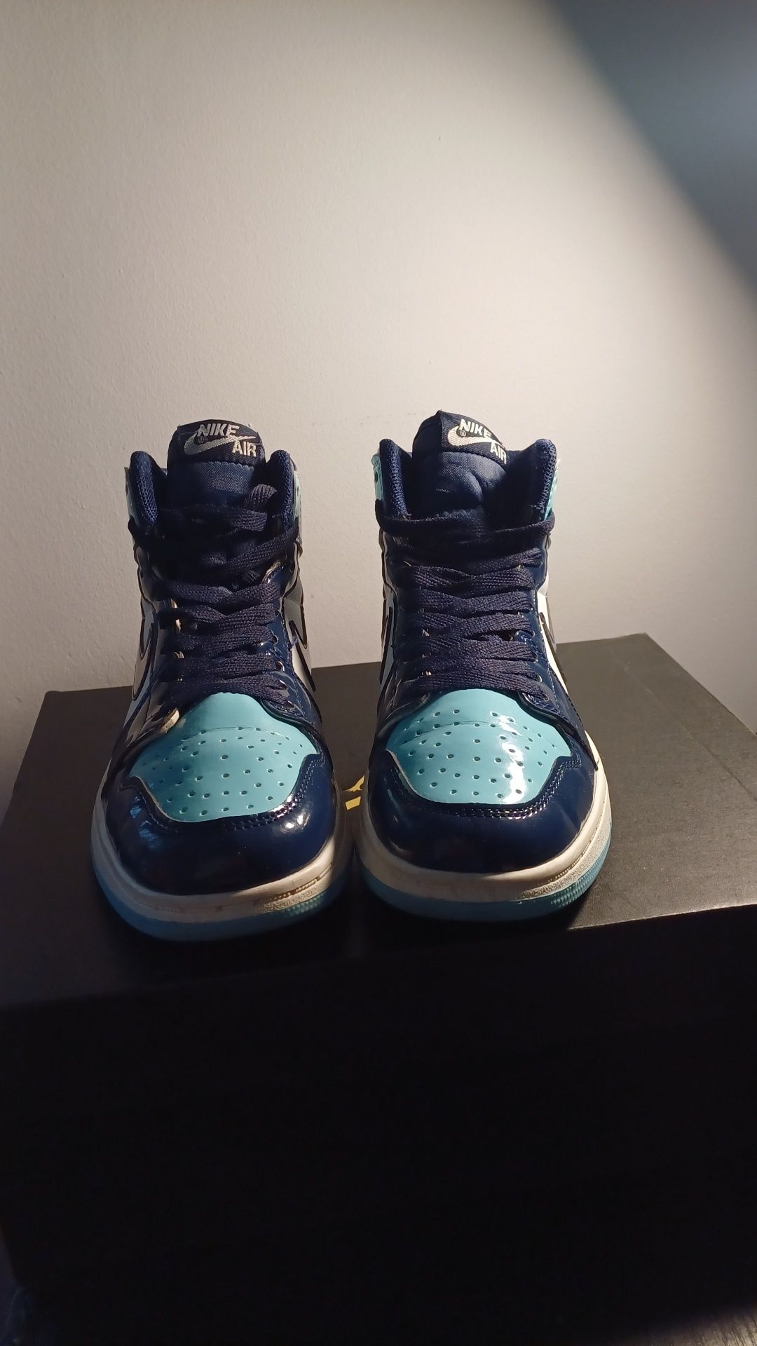 Air Jordan 1 patent leather trainers
Blue, Patent leather