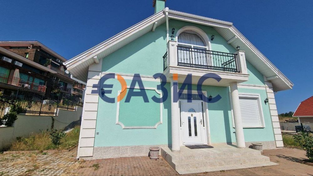 Къща с парцел и басейн, Чолакова Чешма, 212м.кв., цена 349000 евро