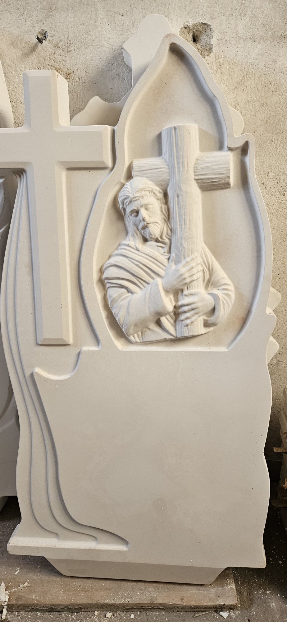 Ultima bucata! Cruci , monumente funerare ieftine