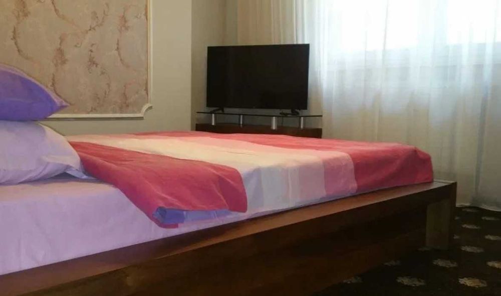 Дава се под наем Тристаен апартамент в Пловдив, Център - 76 кв.м за 219.3 € - Снимка #1