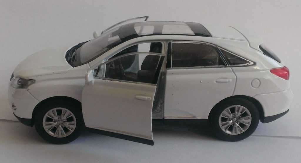 Macheta Lexus RX 450h 2010 alb - Welly 1/36