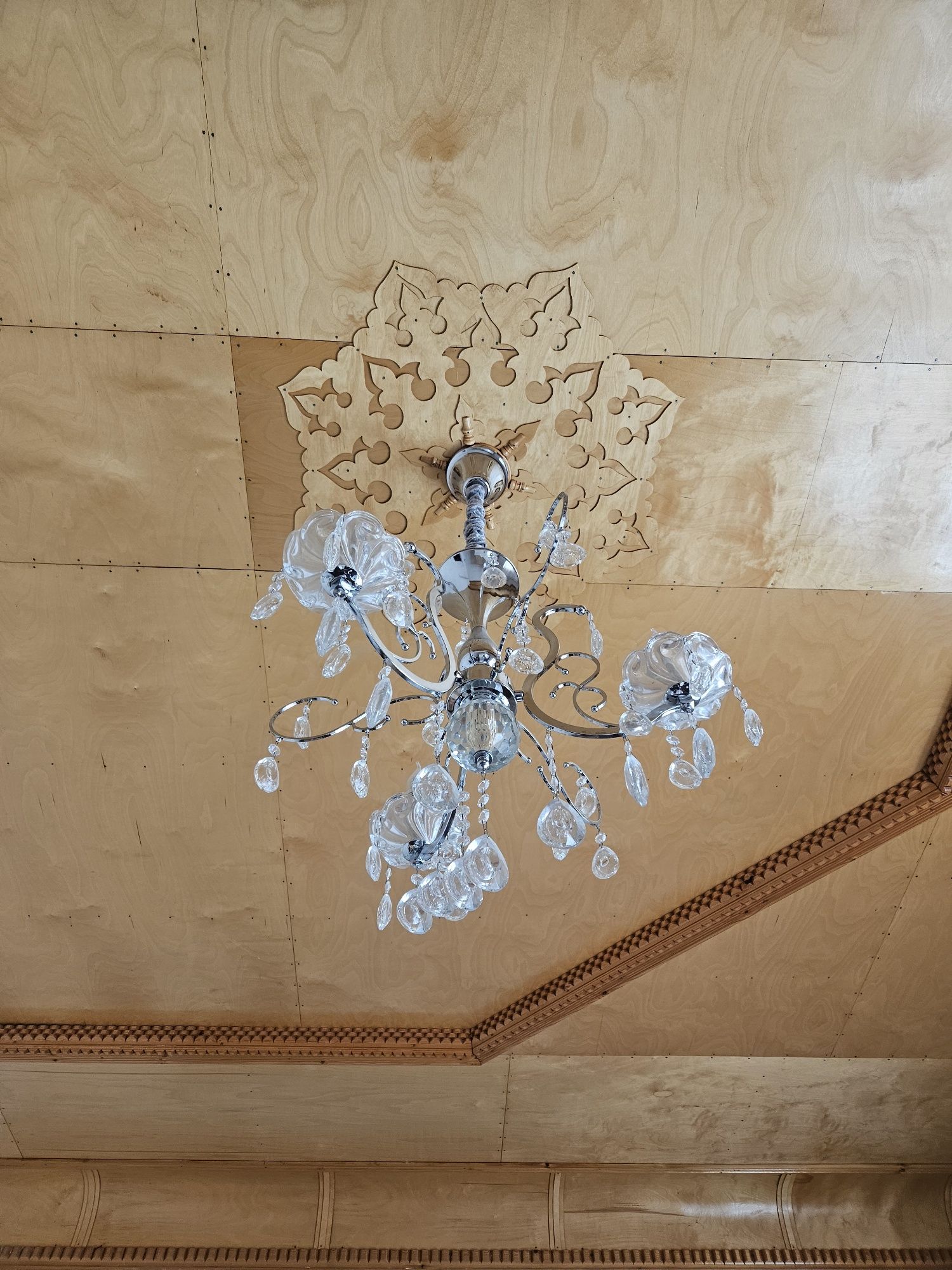 Lyustra 3ta lampa
