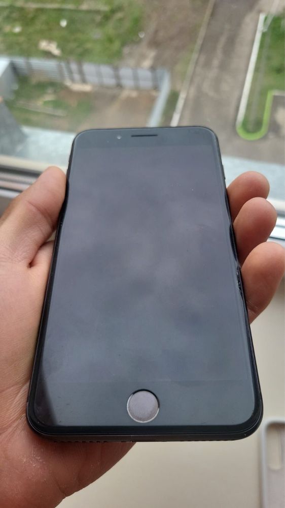Продам айфон 8 plus