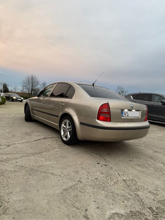 Skoda Superb 1 2005