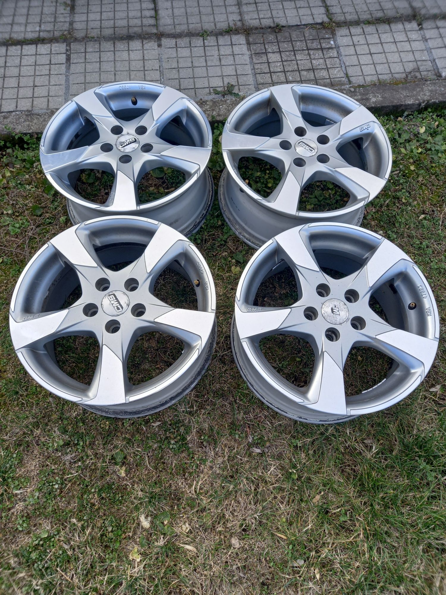 5 × 108 R 16 FORD