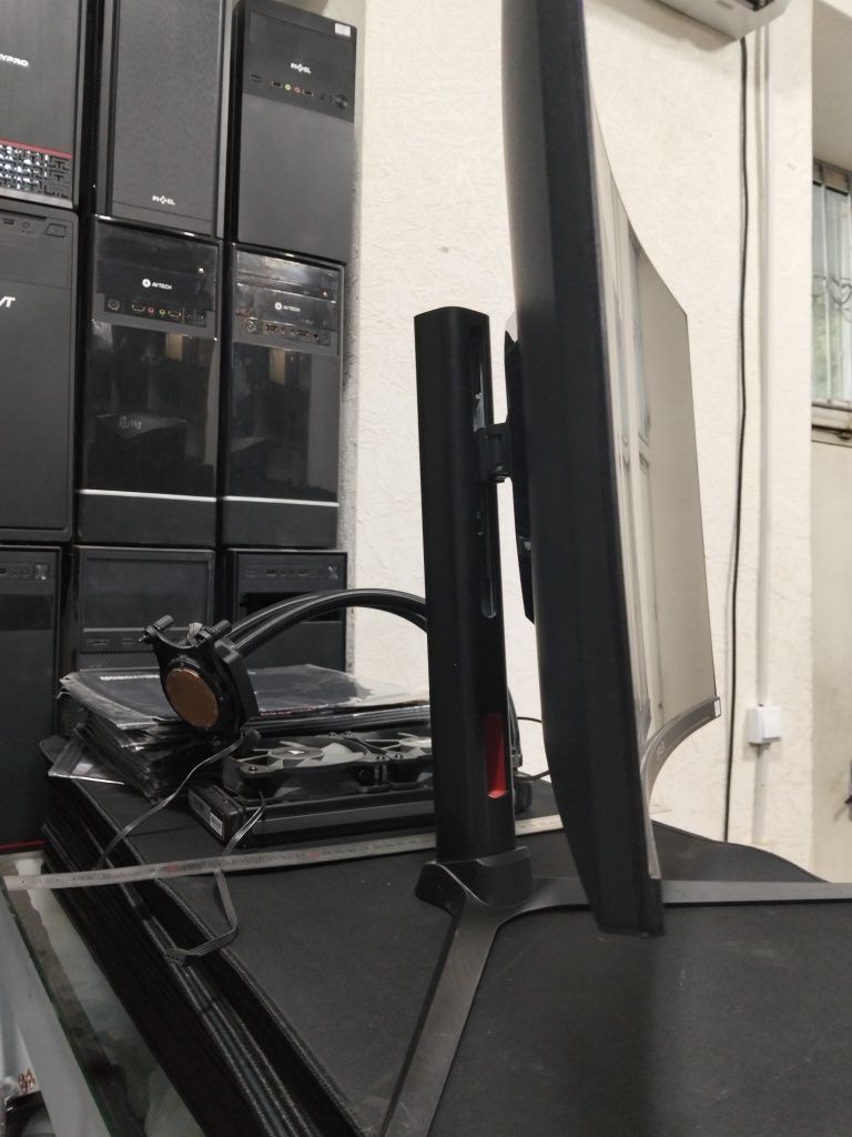 Ziffler 27 curved 200hz monitor sotiladi