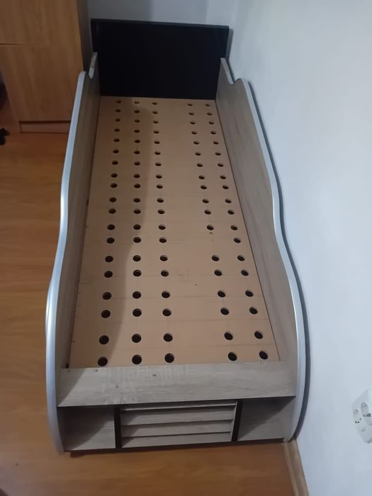 Vând pat pentru copii.