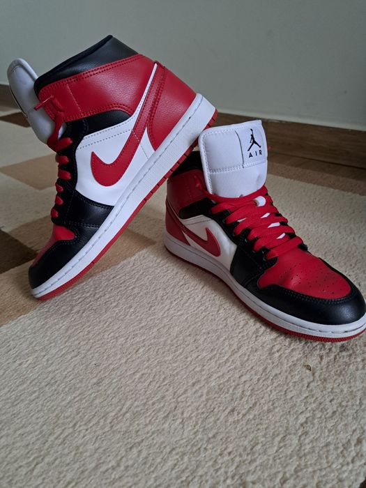 NIKE Jordan 1 mid