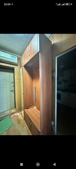 Продам шкаф в прихожую вхорошем состоянии есть не значительная потёрто