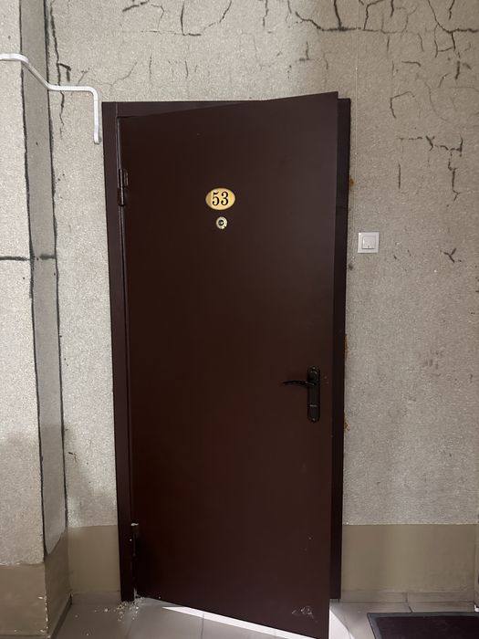 продам двери железные в отличном состоянии