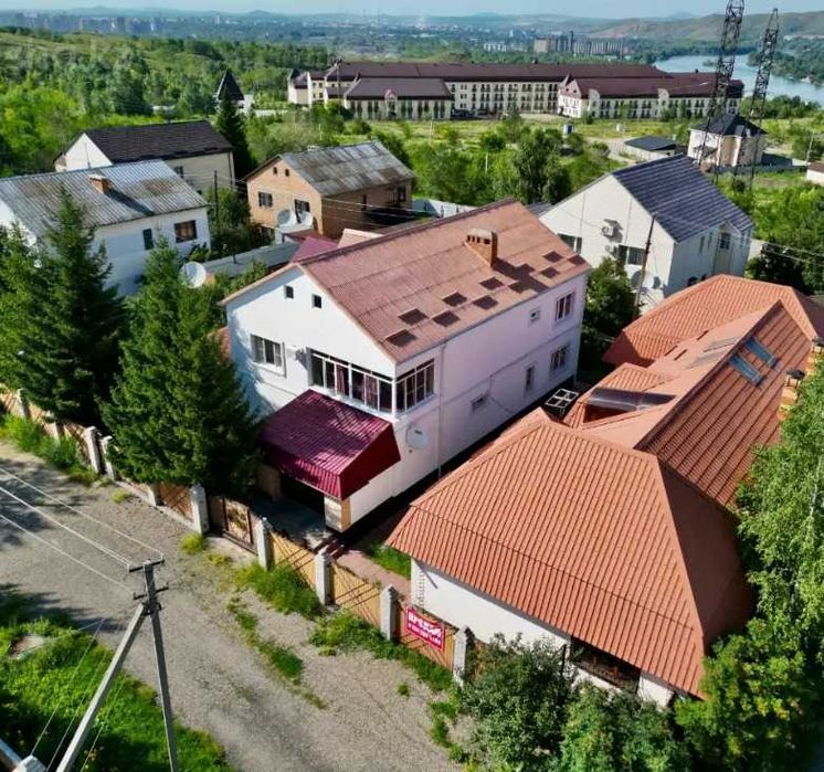 Продаётся 5-комнатный дом, ул.Юности 8