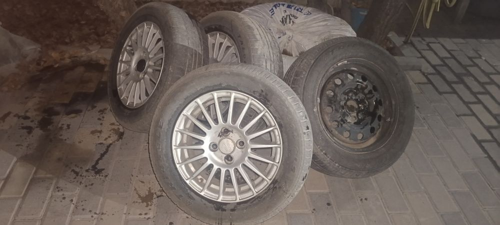 Зима и лето комплект зима без диски от приоры разболтовка 4/98