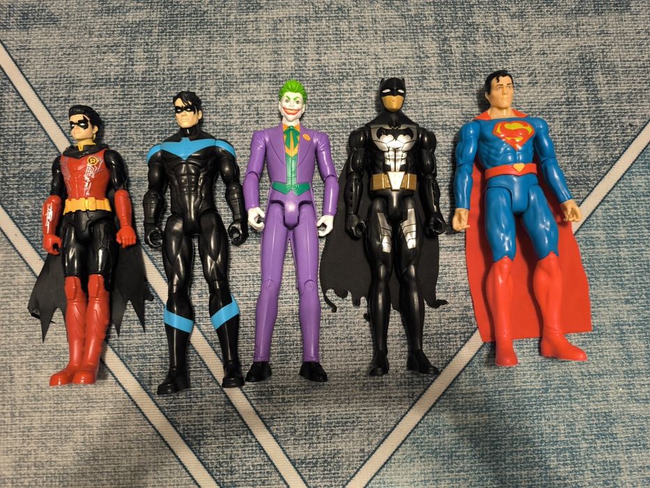 Super eroi DC 5 figurine( Batman, Joker , Superman , Robin )