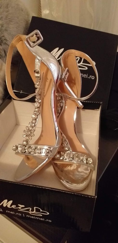 Sandale elegante noi